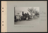 La Poste. Réparation des routes : train sur voie de 0,60 mètre, chargé de pierres