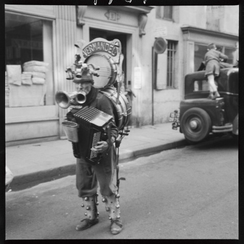 Léo Vermandel, homme-orchestre dans les rues de Paris