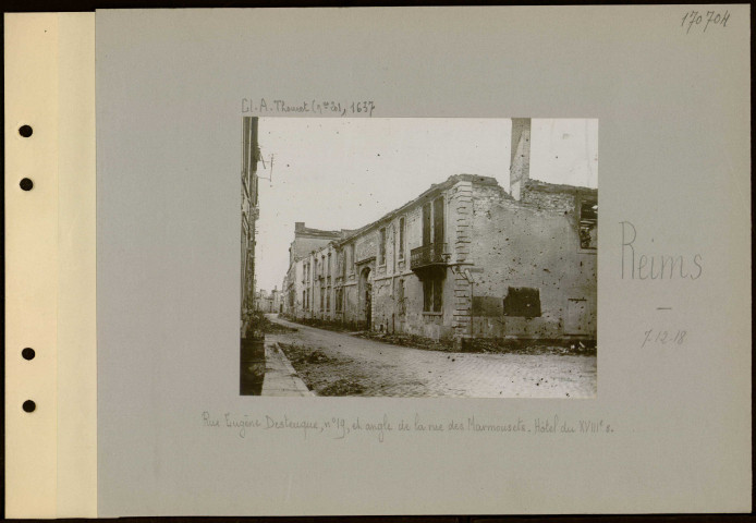 Reims. Rue Eugène Desteuque, numéro 19, et angle de la rue des Marmouzets. Hôtel du XVIIIe siècle
