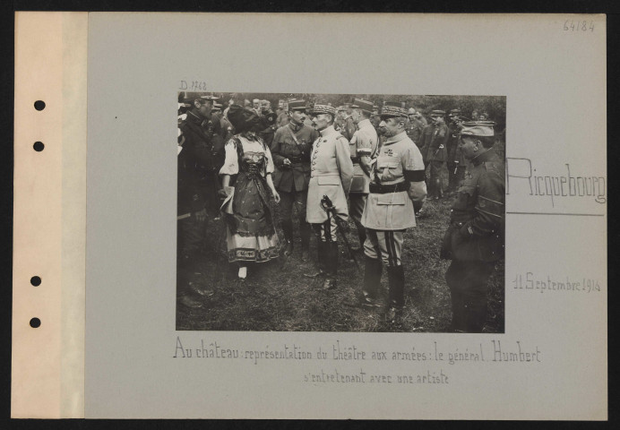 Ricquebourg. Au château : représentation du théâtre aux armées : le général Humbert s'entretenant avec une artiste