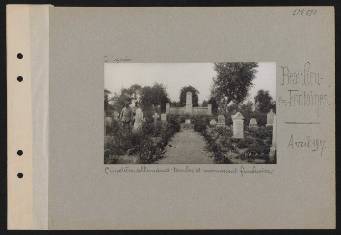 Beaulieu-les-Fontaines. Cimetière allemand ; tombes et monument funéraire