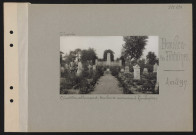 Beaulieu-les-Fontaines. Cimetière allemand ; tombes et monument funéraire