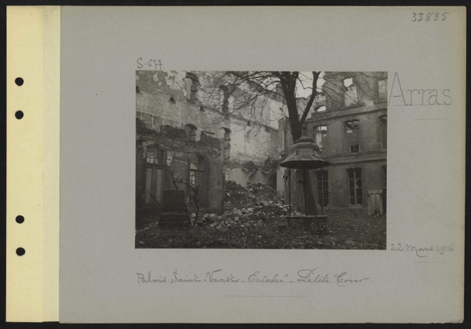 Arras. Palais Saint-Vaast. Évêché. Petite cour