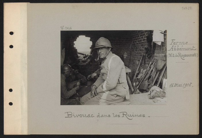 Ferme Abbémont (nord-ouest de Royaucourt). Bivouac dans les ruines