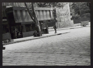 Marseille, insurrection du 21 août 1944. 15h. Au coin de la rue de Lodi et de la rue de Rome, les Allemands tirent encore. Dans quelques minuites, les FFI se lanceront à l'assaut