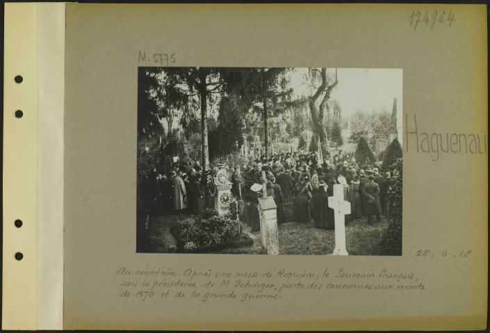 Haguenau. Au cimetière. Après une messe de requiem, le Souvenir français, sous la présidence de monsieur Echinger, porte des couronnes aux morts de 1870 et de la Grande Guerre