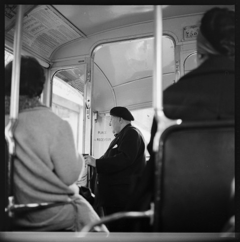 Courses à la « Toile d'avion », grand magasin créé par Marcel Boussac