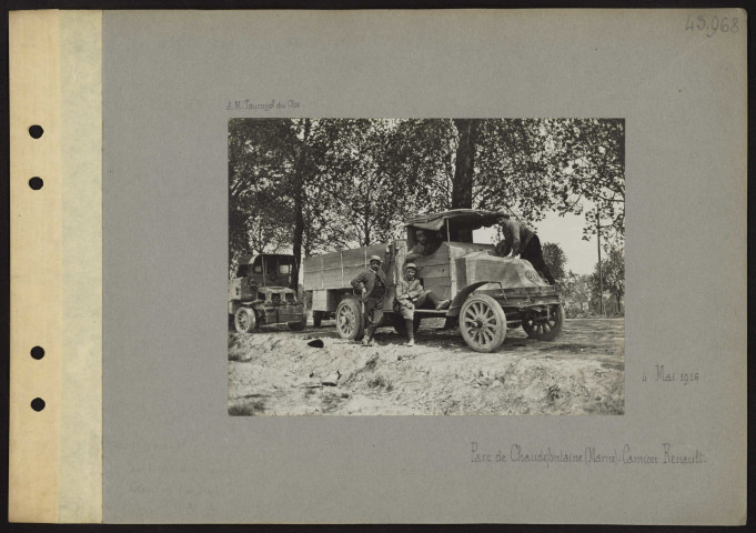 Parc de Chaudefontaine (Marne). Camion Renault