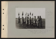 Croutoy (près). Remise de décorations aux 9e été 11e RI par le général Fayolle ; le général décore le lieutenant-colonel commandant le 20e RI