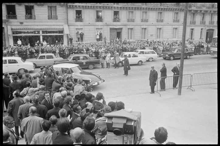 Mai 1968 : manifestations et barricades du 10 mai et premières rencontres américano-nord-vietnamiennes