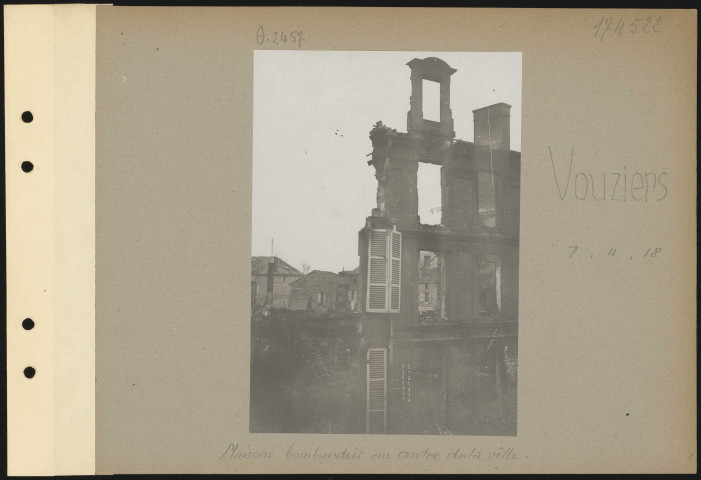 Vouziers. Maisons bombardées au centre de la ville