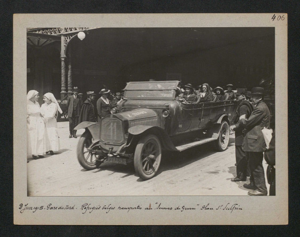 Gare du Nord. Réfugiés belges transportés au "Secours de Guerre" place Saint-Sulpice