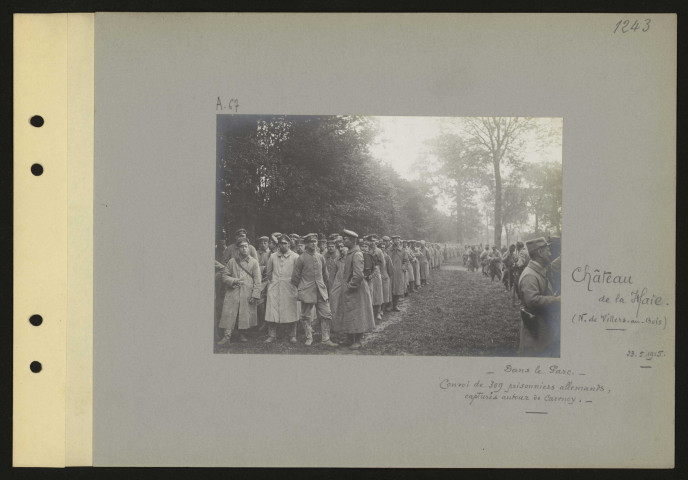 Château de la Haie (nord de Villers-au-Bois). Dans le parc. Convoi de 309 prisonniers allemands capturés autour de Carency
