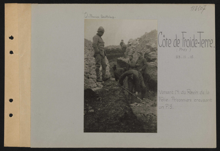 Cote de Froide-Terre (près). Versant nord du Ravin de la Folie. Prisonniers creusant un PS