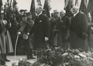 L'Armistice. Le président de la République, messieurs Jeanneney et Bouisson devant la Tombe du Soldat Inconnu