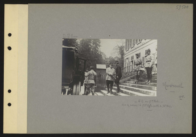 Montreuil. QG du général Foch. Sur le perron : le général Joffre quitte le général Foch