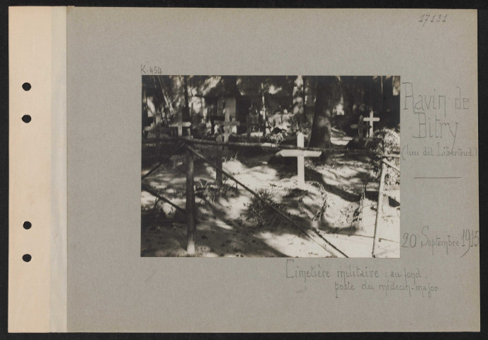 Ravin de Bitry (lieu dit Libertrud). Cimetière militaire : au fond, poste du médecin-major