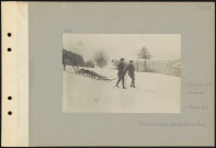 Gérardmer (environs de). Skieurs norvégiens transportant un blessé