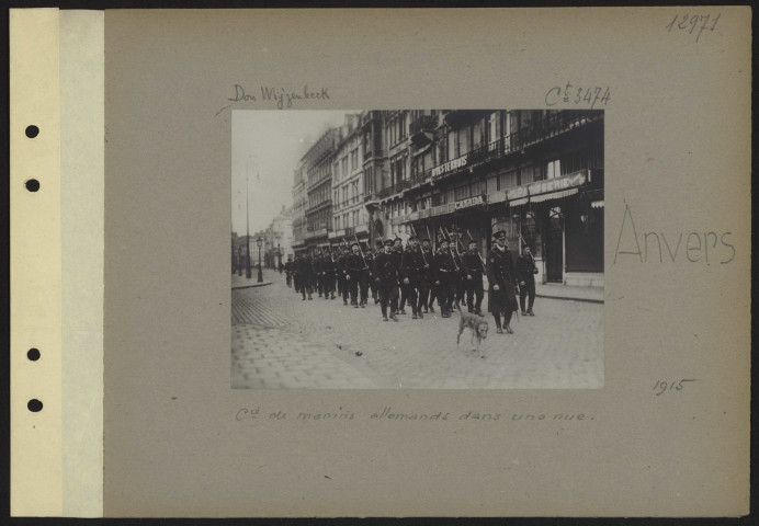 Anvers. Compagnie de marins allemands dans une rue