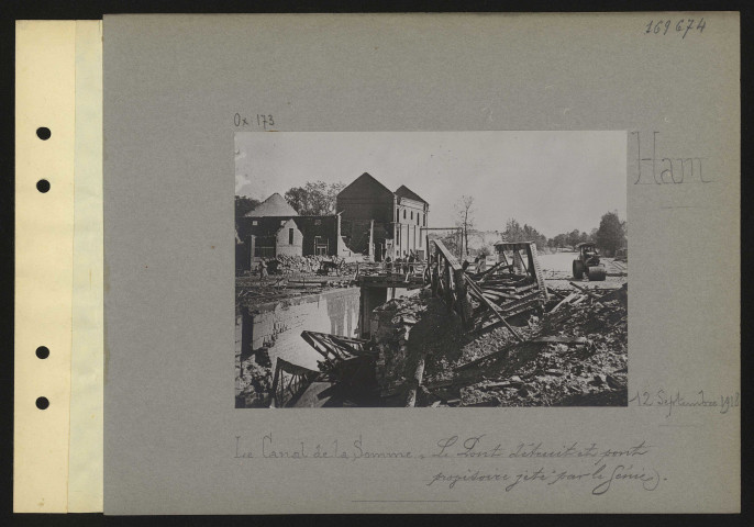 Ham. Le canal de la Somme : le pont détruit et pont provisoire jeté par le génie