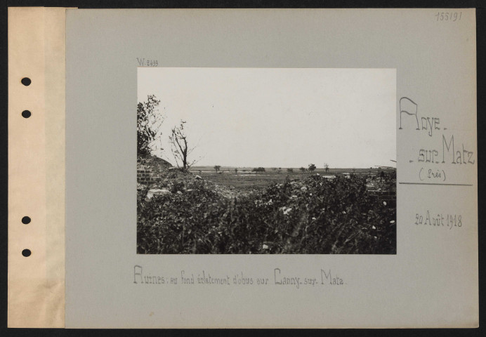 Roye-sur-Matz (près). Ruines : au fond éclatement d'obus sur Canny-sur-Matz