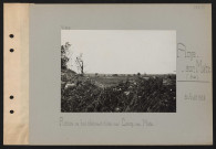 Roye-sur-Matz (près). Ruines : au fond éclatement d'obus sur Canny-sur-Matz