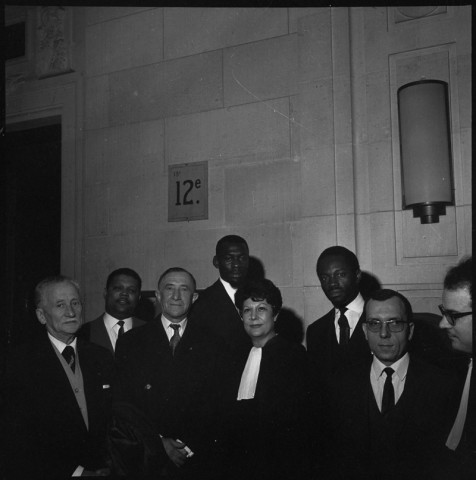 Albert Lévy, le secrétaire général du MRAP, lors d'un procès. Photographies représentant Xavier Vallat