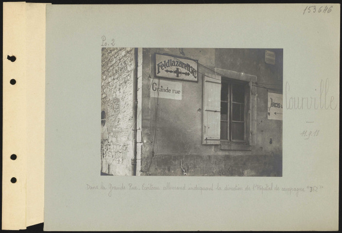Courville. Dans la Grande Rue. Écriteau allemand indiquant la direction de l'hôpital de campagne "362"