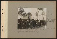 Le Bourget. Cimetière. Délégation et la foule devant le monument aux morts de 1870