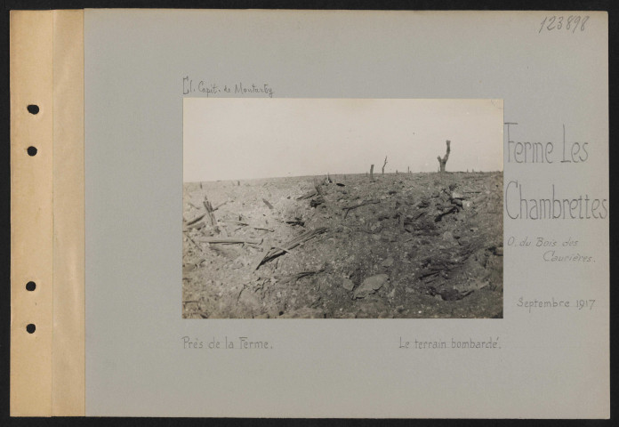 Ferme Les Chambrettes (ouest du Bois des Caurières). Près de la ferme. Le terrain bombardé