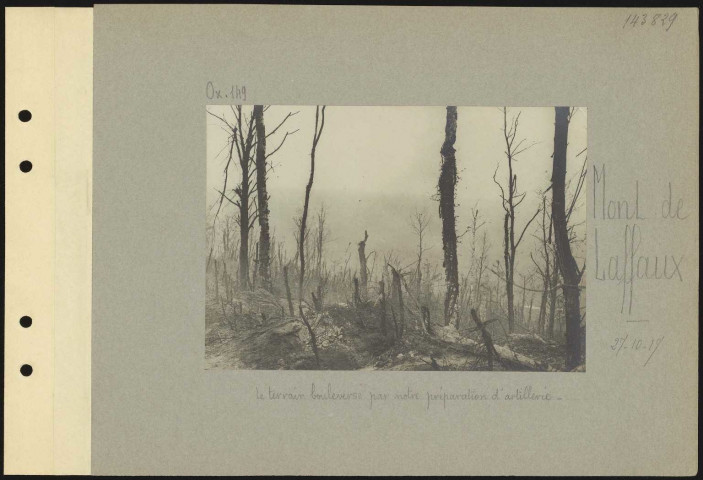 Mont de Laffaux. Le terrain bouleversé par notre préparation d'artillerie