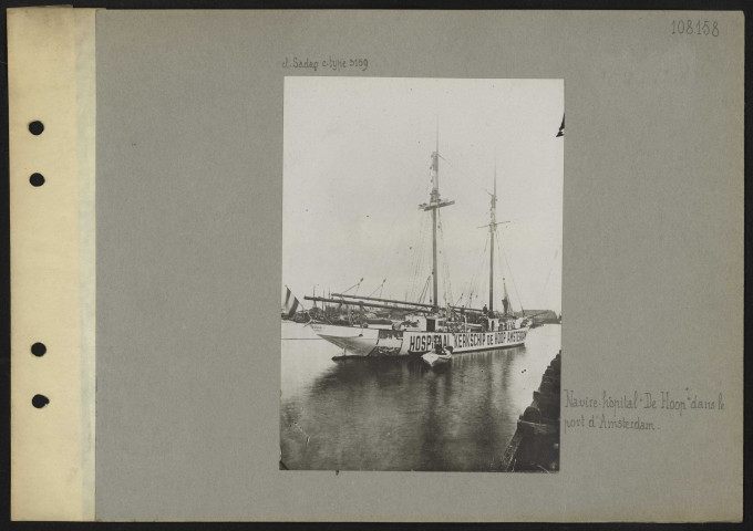 Amsterdam (Pays-Bas). Navire-hôpital "De Hoop" dans le port