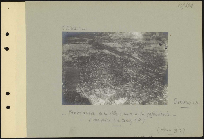 Soissons. Panorama de la ville autour de la cathédrale (vue prise sur avion AR)
