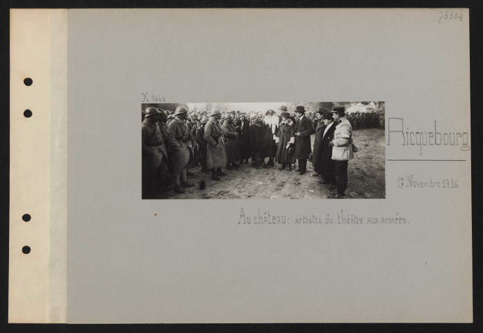 Ricquebourg. Au château : artistes du théâtre aux armées