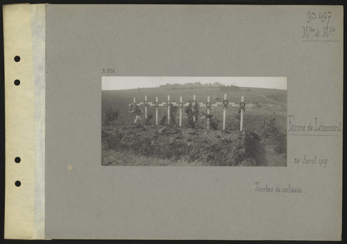Ferme de Léomont (Meurthe-et-Moselle). Tombes de soldats