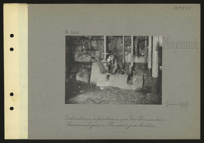 Moyencourt. Destructions systématiques par les Allemands : sucrerie Legras : pompes à jus brisées