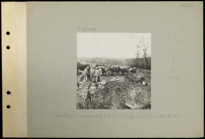 Dans l'Aisne. Ravitaillement d'une batterie de 75, le 16 avril à H 5 (offensive de l'Aisne, batterie MC 23)
