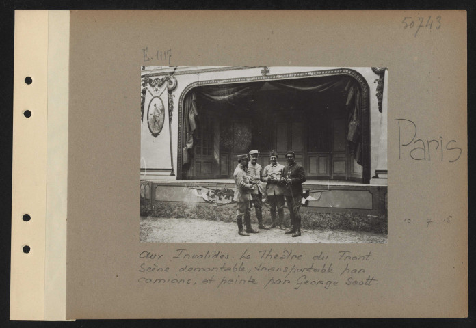 Paris. Aux Invalides. Le théâtre du front. Scène démontable, transportable par camions, et peinte par George Scott