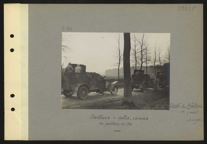 Auxi-le-Château (près). Sections d'autos-canons en position de tir