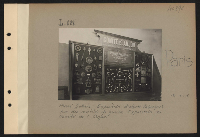 Paris. Musée Galliéra. Exposition d'objets fabriqués par des mutilés de guerre. Exposition du comité de l'Anjou