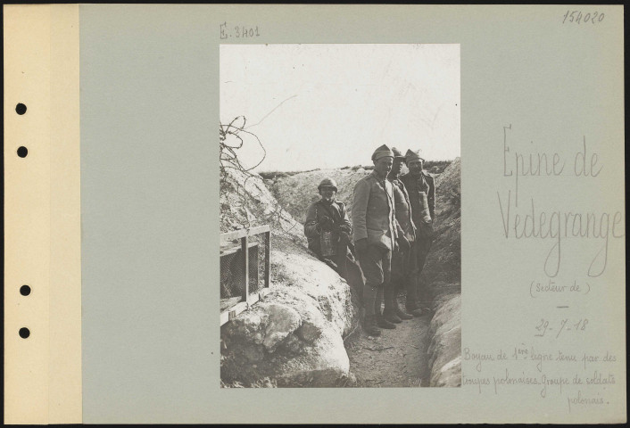 Épine de Vedegrange (secteur de). Boyau de première ligne tenu par des troupes polonaises. Groupe de soldats polonais