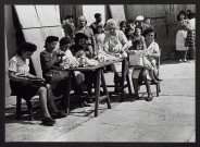 Marseille, insurrection du 21 août 1944. Les femmes viennent en aide à la population