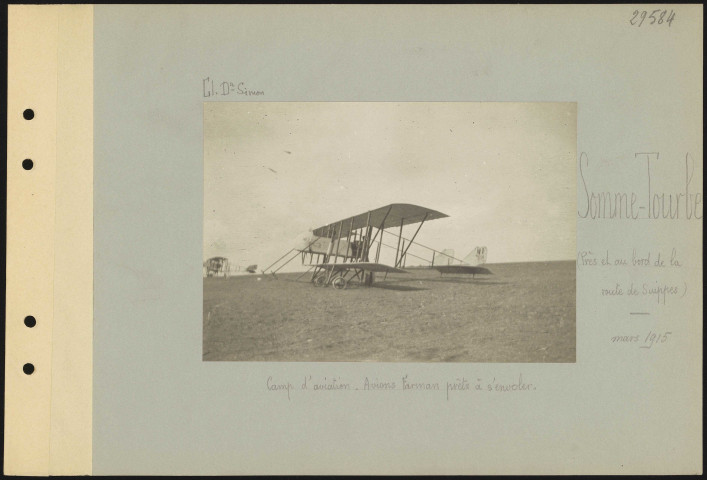 Somme-Tourbe (près et au bord de la route de Suippes). Camp d'aviation. Avions Farman prêts à s'envoler