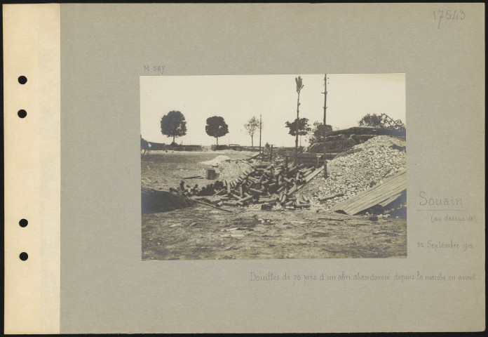 Souain (au-dessus de). Douilles de 75 près d'un abri abandonné depuis la marche en avant