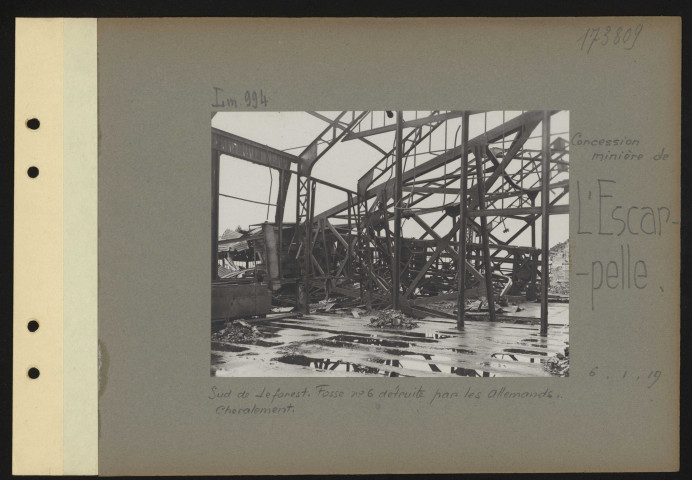 Concession minière de l'Escarpelle. Sud de Leforest. Fosse n° 6 détruite par les Allemands. Chevalement