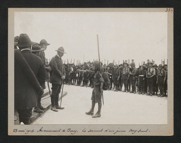 Au monument de Barcy. Le serment d'un jeune boy-scout