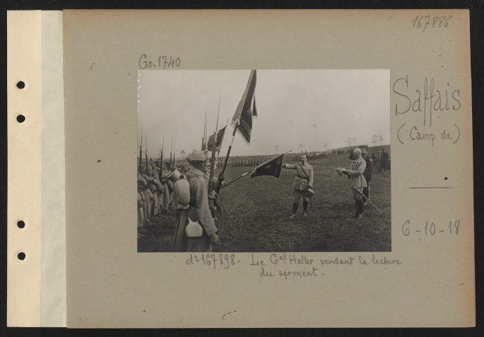 Saffais (camp de). Cf. n° 167898. Le général Haller pendant la lecture du serment