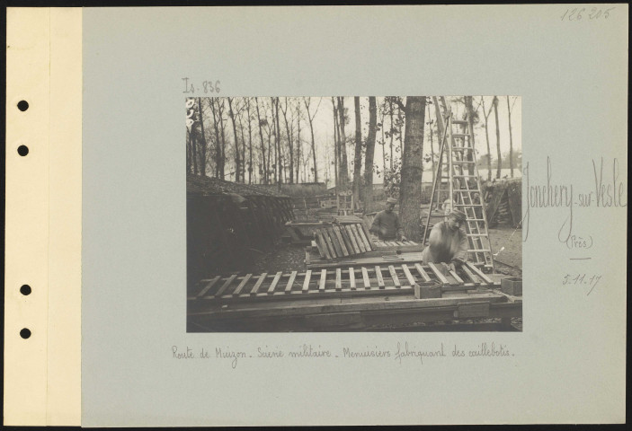 Jonchery-sur-Vesle (près). Route de Muizon. Scierie militaire. Menuisiers fabriquant des caillebotis