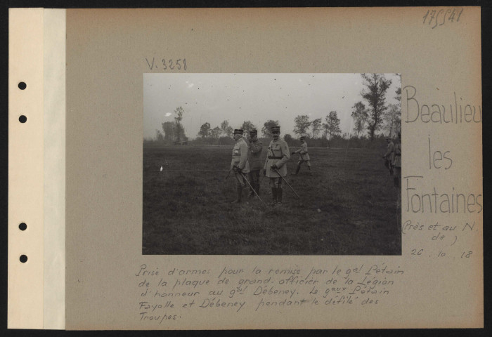 Beaulieu-les-Fontaines (près et au nord de). Prise d'armes pour la remise, par le général Pétain de la plaque de grand-officier de la Légion d'honneur au général Débeney. Les généraux Pétain, Fayolle et Débeney pendant le défilé des troupes