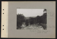 Tracy-le-Mont. Un coin du village ; dans le fond, le hameau de Cosne